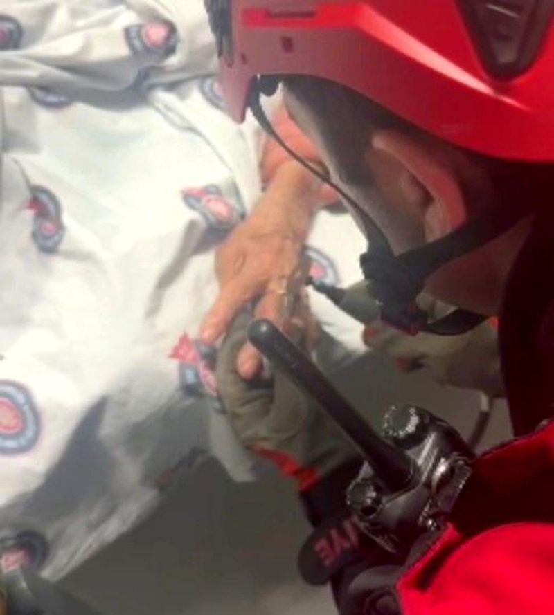 Kahramanmaraş’ta Parmaktan Sıkışan Yüzük İtfaiye Tarafından Kurtarıldı