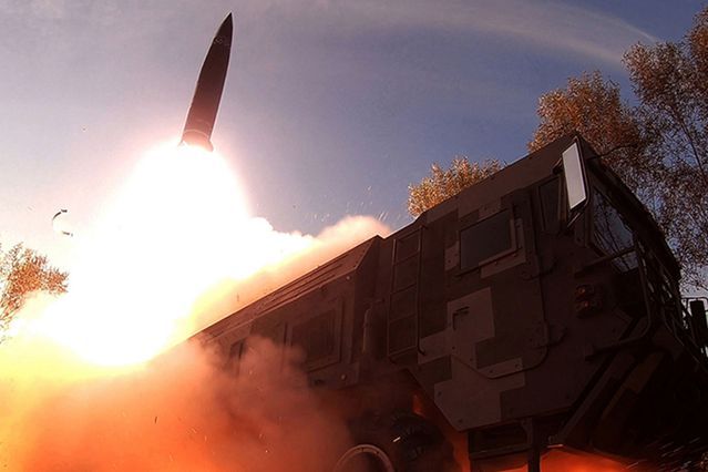 Kuzey Kore, Doğu Denizi'ne Tanımlanamayan Roket Fırlattı