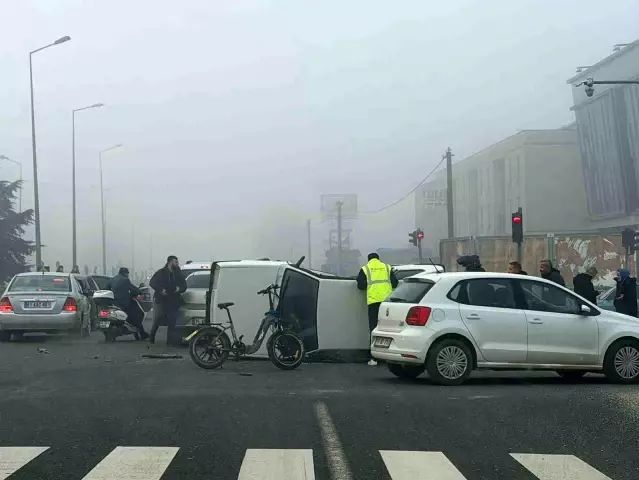Düzce'de Karaca Kavşağı'nda Meydana Gelen Trafik Kazasında 4 Kişi Yaralandı