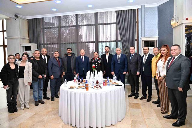 Manisa'da Ramazan Bayramı Resmi Bayramlaşma Töreni Yoğun Katılımla Gerçekleşti