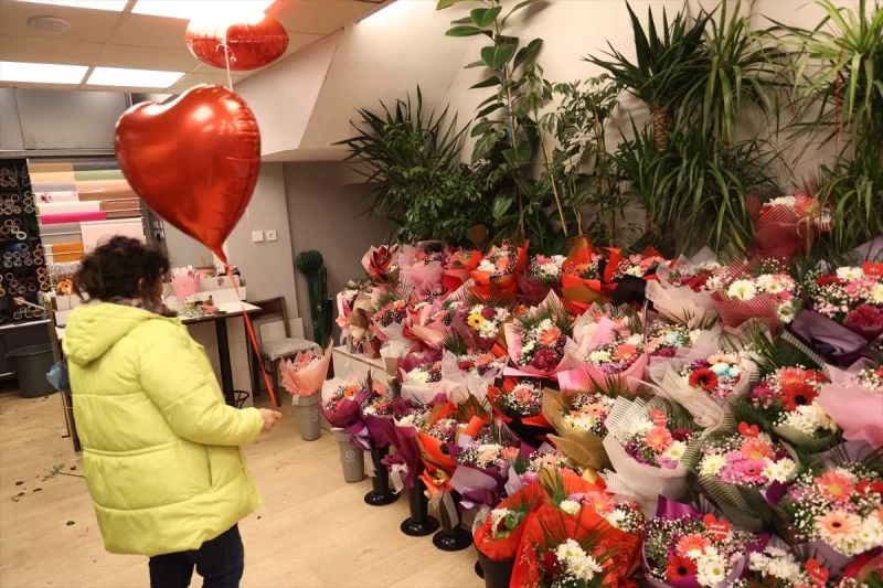 Sevgililer Günü'nde Edirne, Kırklareli ve Tekirdağ'da Çiçekçilerin Yoğunluğu Artıyor