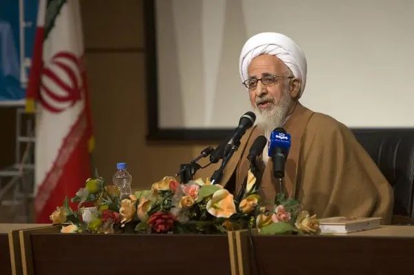 İran'da Büyük Ayetullah Javadi Amoli'den ABD ve İsrail'e Cihat Fetvası