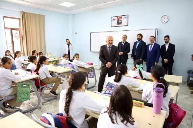 Vali Osman Varol, Adıyaman'da Eğitimde Başarı İçin Öğrencilerle Buluştu