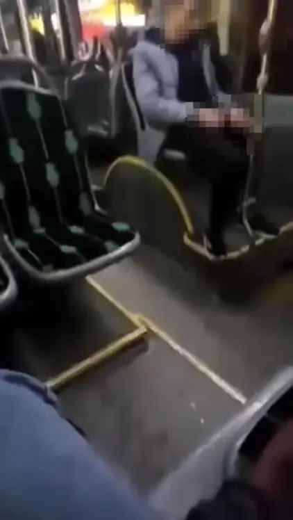 Kocaeli'de Halk Otobüsünde Uygunsuz Davranış Kameraya Yansıdı