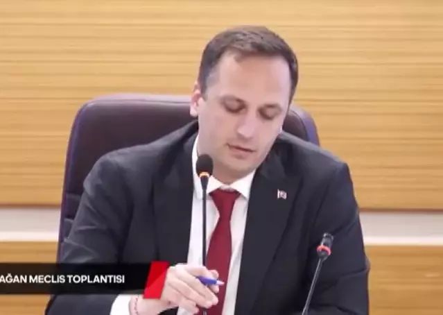 Bornova Belediye Meclisi'nde 'Sevgili Kontenjanı' Tartışması Gerginlik Yarattı