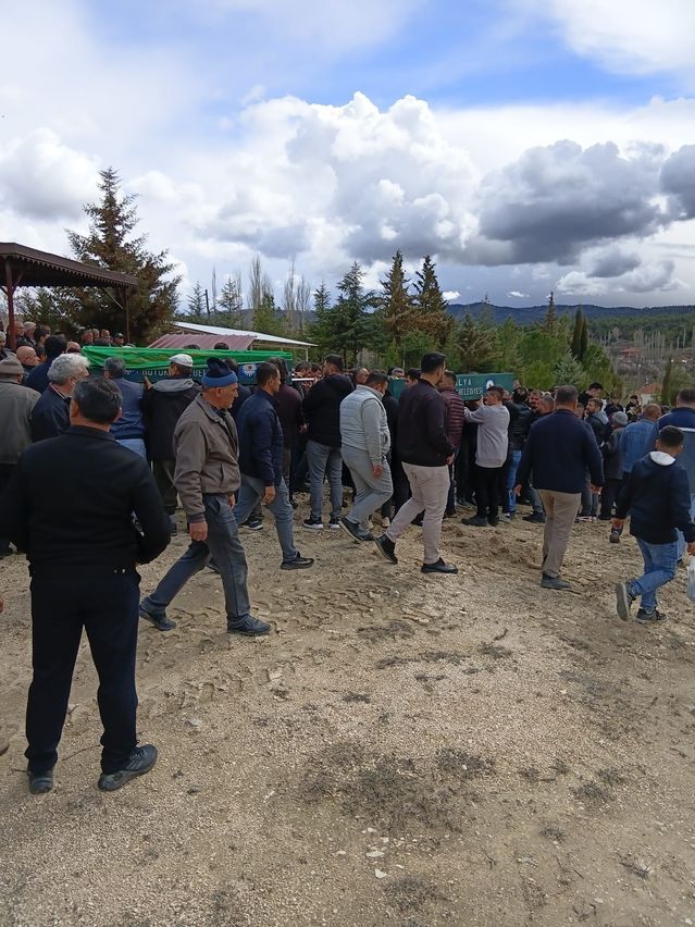 Korkuteli'deki Trafik Kazasında Ölen İki Çocuğun Cenazesi Defnedildi