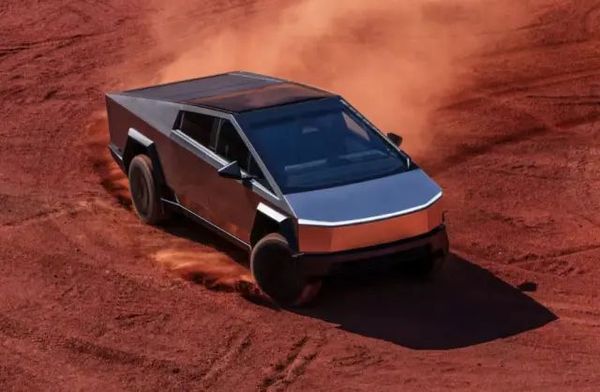 Tesla, Cyberbeast Modelinde 657 Bin Liralık Büyük İndirim Yaptı