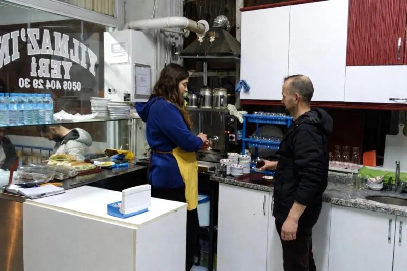 Tekirdağ Muratlı'da Kadın Çalışan Azra Hatipoğlu Kahvehanede Hizmet Kalitesini Yükseltti