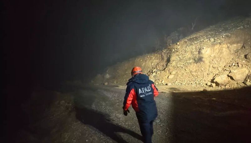 Adıyaman Tut'ta Heyelan Nedeniyle 2 Ev Boşaltıldı