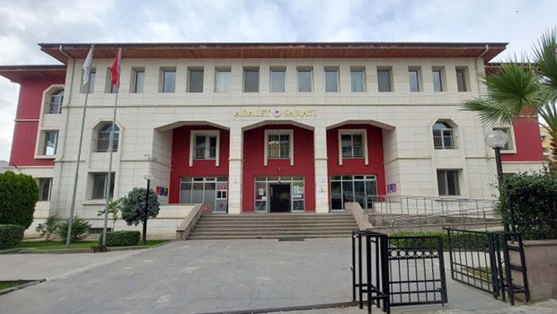 Apart Otelde Bıçak Zoruyla Gaspa Uğrayan Kadının Şikayeti Üzerine 3 Şüpheli Tutuklandı