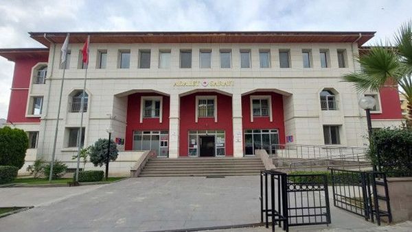 Apart Otelde Bıçak Zoruyla Gaspa Uğrayan Kadının Şikayeti Üzerine 3 Şüpheli Tutuklandı