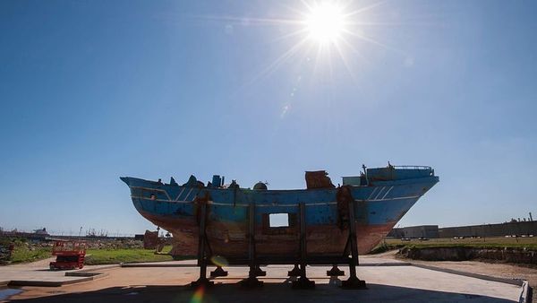 Akdeniz’de Göçmen Teknesi Battı: Yaklaşık 70 Kişi Kayıp