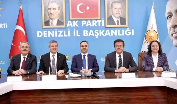 Sanayi ve Teknoloji Bakanı Kacır, Denizli'de AK Parti teşkilatıyla buluştu