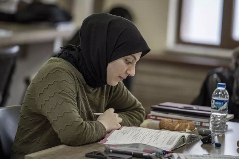 Erzurum'da Bilgi Evleri Gençlerin Eğitimine ve Geleceğine Destek Sağlıyor