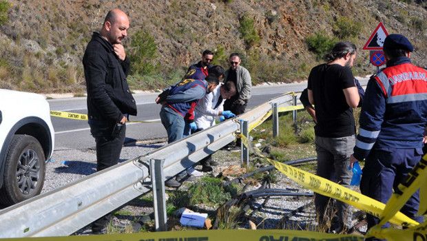 Gazipaşa'da Yol Kenarında Ölü Bulunan Kadında Boğulma İzleri, Eşi Gözaltında