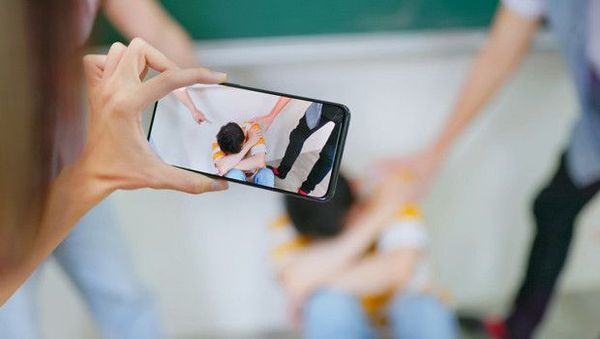 Her 3 Çocuktan Biri Akran Zorbalığına Maruz Kalıyor: Dikkat Edilmesi Gereken 7 İşaret