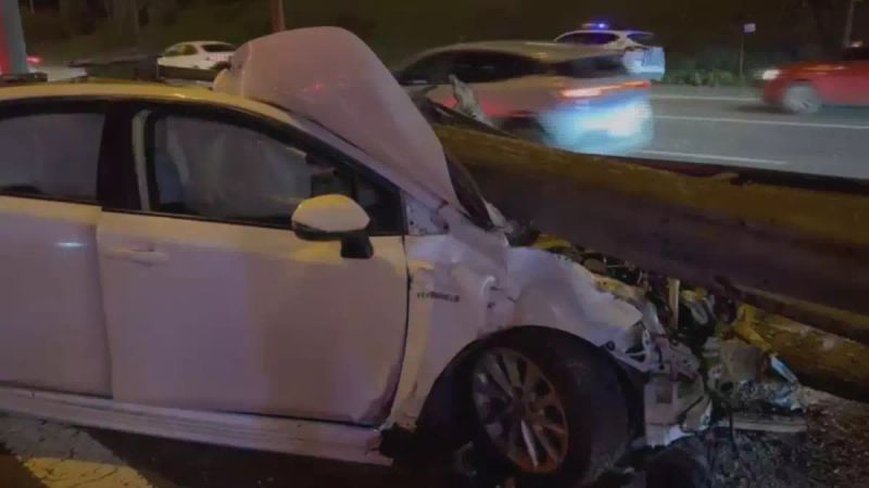 Ataşehir'de makas attığı belirtilen sürücü kaza yaptı: 2 yaralı