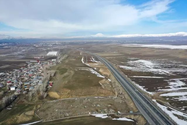 Ağrı Ovası'nda Kar Erimesi Başladı, Dron Görüntüleri Paylaşıldı