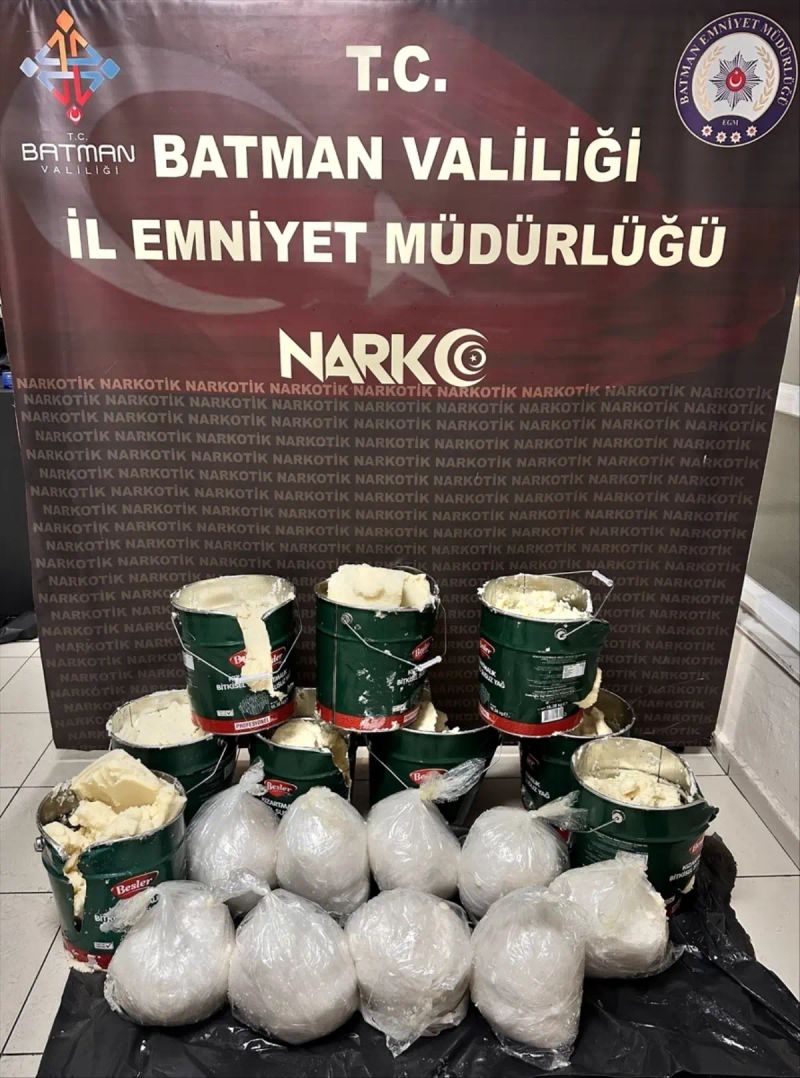 Batman'da Teneke Kovalarda Gizlenen 45 Kilo Sentetik Uyarıcı Ele Geçirildi