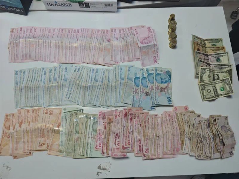 Korkuteli'de Yakalanan Dilenciden 27 Bin Lira ve 42 Dolar Çıktı