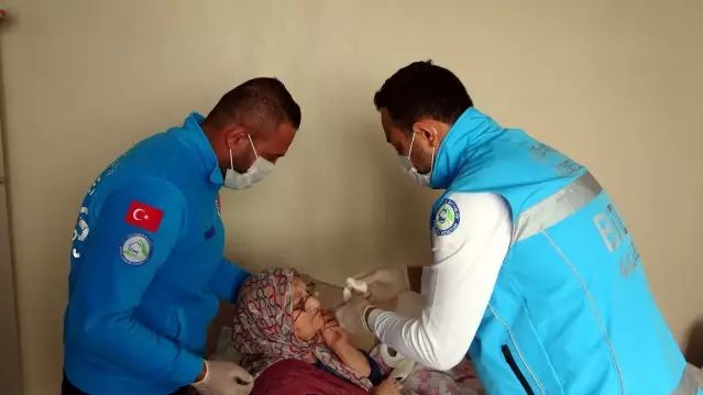 Bitlis'te Evde Diş Tedavisiyle Ağrılardan Kurtulan Hasta