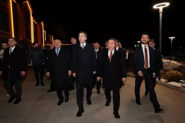 Bakan Bayraktar Erzincan'daki Ergan Dağı Kış Sporları Merkezi'ni İnceledi