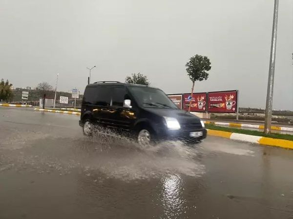 Şanlıurfa'da Sağanak Yağış Hayatı Olumsuz Etkiledi