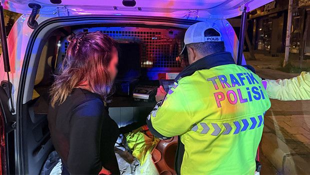 Adana'da Alkol Denetiminde Ehliyeti İptal Edilen Sürücüden İlginç Tepki