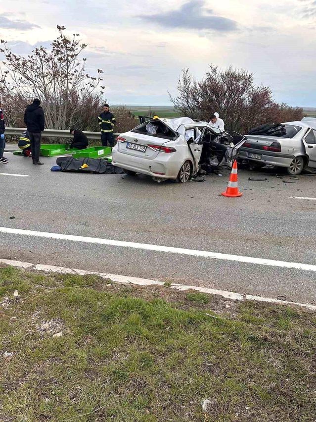 Polatlı-Sivrihisar Karayolunda Kafa Kafaya Çarpışma: 4 Kişi Yaşamını Yitirdi
