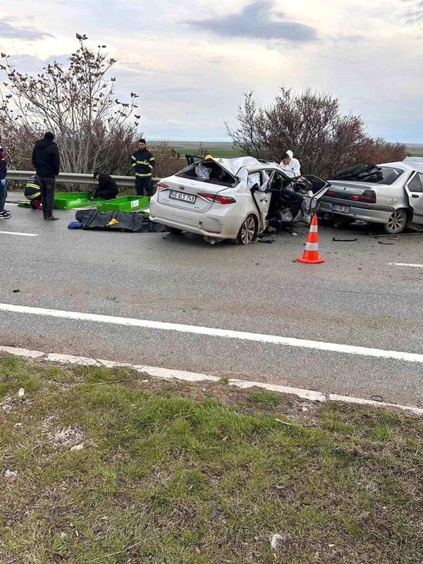 Polatlı-Sivrihisar Karayolunda Kafa Kafaya Çarpışma: 4 Kişi Yaşamını Yitirdi