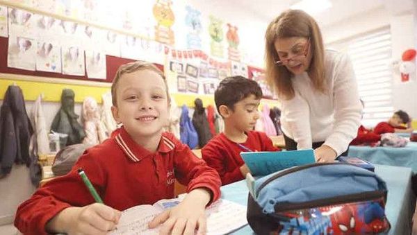 9 Günlük Tatil Sona Erdi, 18 Milyon Öğrenci ve 1.2 Milyon Öğretmen Ders Başında