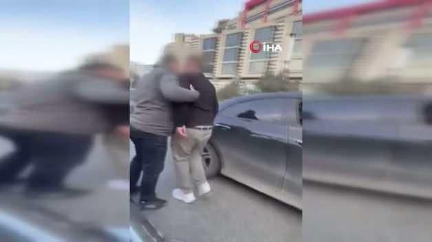 Küçükçekmece'de Minibüs Şoförü Bıçakla Tehdit Suçundan Tutuklandı