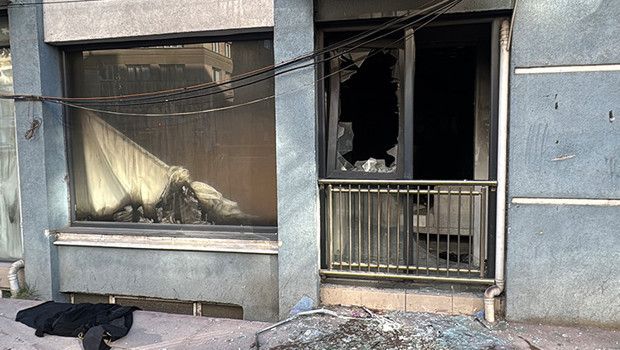 Üst Kat Komşusuyla Tartışan Kişi Kendi Yatak Odasını Ateşe Verdi