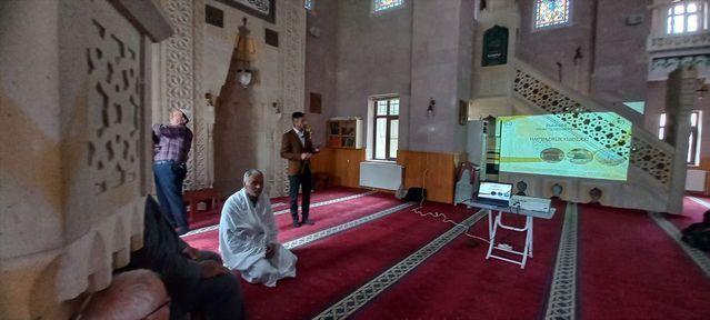 Suşehri’de Hacı Adaylarına Hac Eğitimi Semineri Düzenlendi