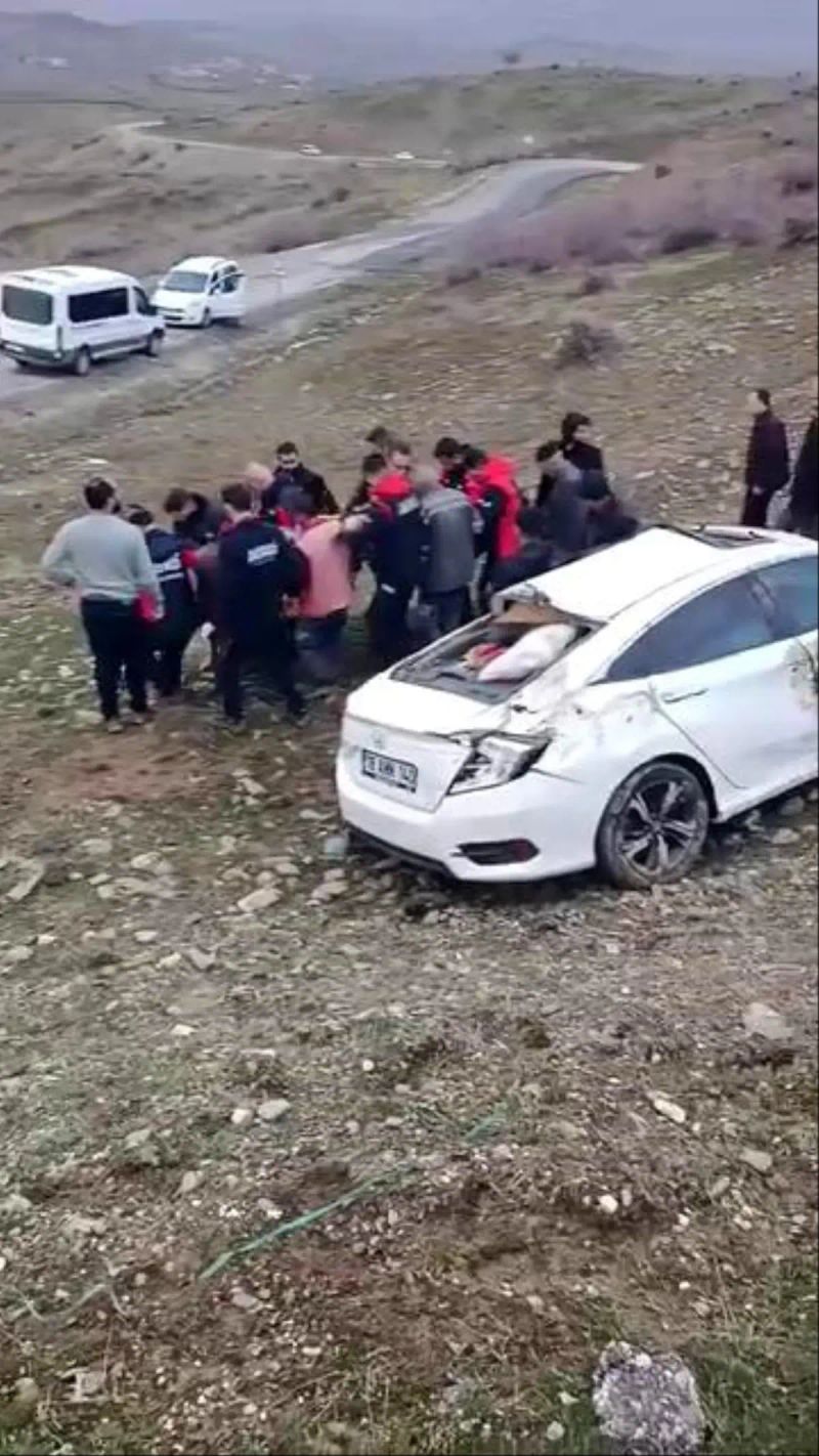 Diyarbakır'da Kulp-Lice yolunda otomobil devrildi: 1 yaralı
