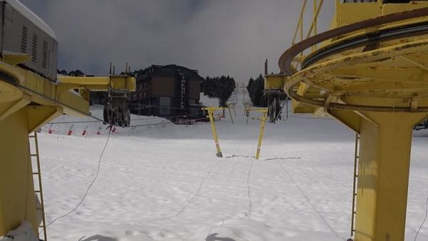 Uludağ'da Yoğun Kar Kalınlığına Rağmen Pistler Boş Kalmaya Devam Ediyor