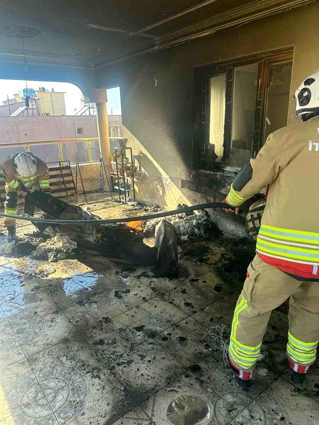 Reyhanlı'da Balkon Yangını Kısa Sürede Söndürüldü
