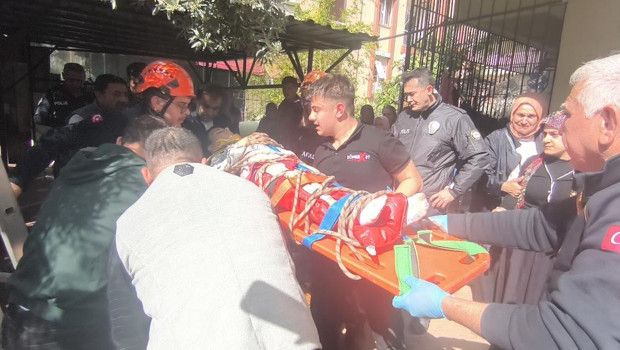 Antalya'da 10 Yaşındaki Çocuk Açık Fosseptik Çukuruna Düştü, Annesi Gözyaşlarıyla Yardım İstedi