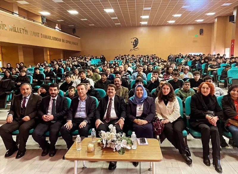 Eğitimci Yazar Halit Ertuğrul Nallıhan'da Öğrencilerle Buluştu