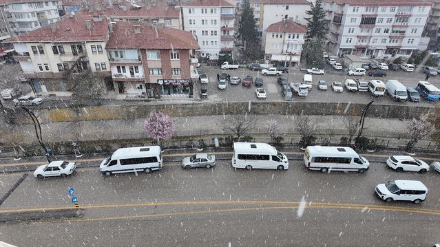 Çubuk ve Akyurt'ta Sabah Saatlerinde Kar Yağışı Başladı