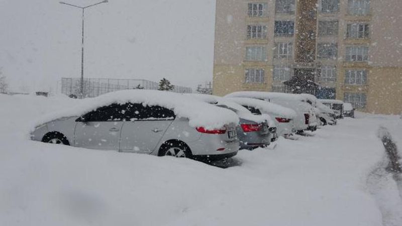 Bitlis'te Yoğun Kar Yağışı 82 Köy Yolunu Ulaşıma Kapattı