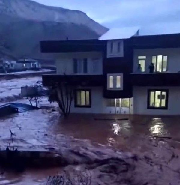 Şırnak'ta Şiddetli Sağanak Sele Yol Açtı, Evler Sular Altında Kaldı