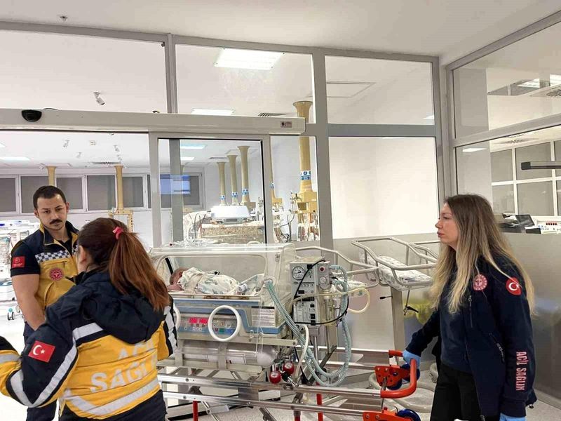 54 Günlük Bebek Uçak Ambulansla Ankara'ya Nakledildi
