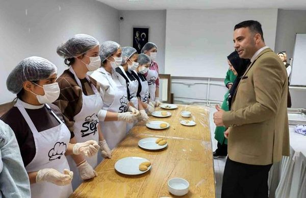 Gaziantep'te Öğrenciler İçli Köfte Yapımını Uygulamalı Öğrendi