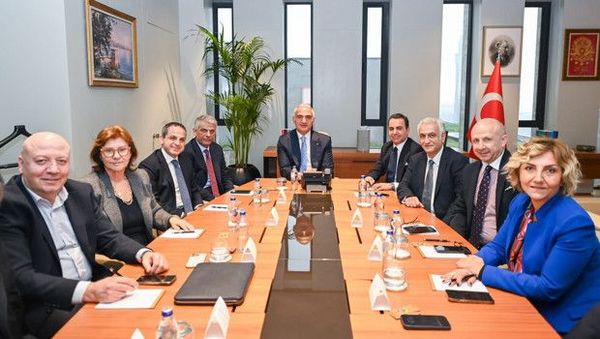 Bakan Ersoy, 2026 Turizm Stratejileri İçin Kritik Toplantılar Düzenledi