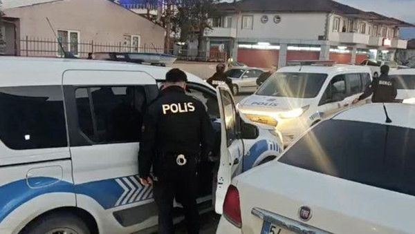 Sakarya'da Hamile Kadın Eşinden Şiddet Gördüğünü Söyleyerek Okul Bahçesinde Yardım İstedi