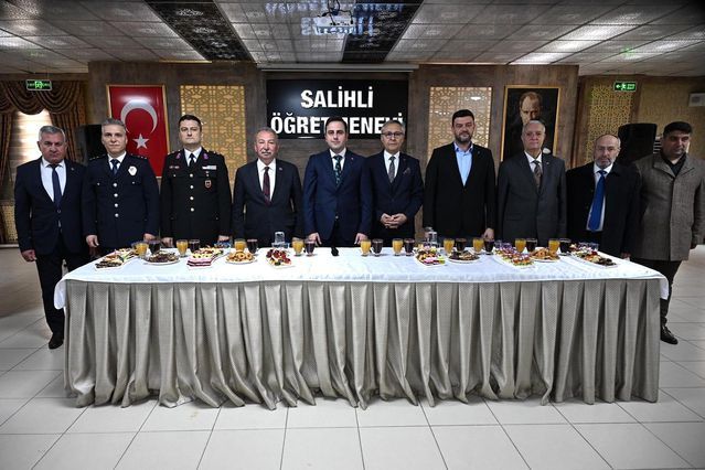 Salihli'de Kaymakamlık Önderliğinde Bayramlaşma Töreni Gerçekleştirildi