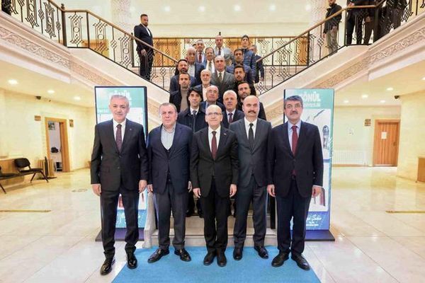 Bakan Şimşek, Midyat'ta Belediye Başkanı Şahin ile Görüştü