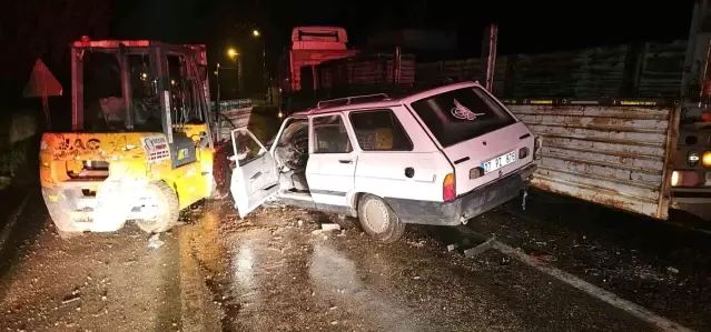 Gaziantep'te Forkliftin Aniden Yola Çıkmasıyla Otomobil Kazası: 4 Yaralı