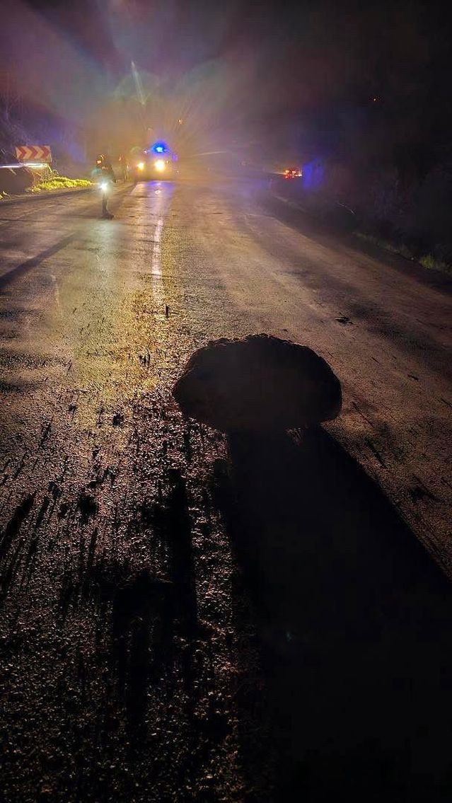 Karabük-Yenice Yolunda Kaya Düşmesi Trafiği Bir Şeritli Kapattı
